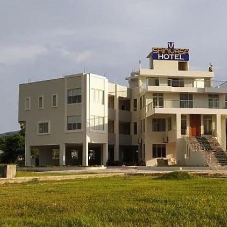 Srinivasa Hotel Tirupati Dış mekan fotoğraf