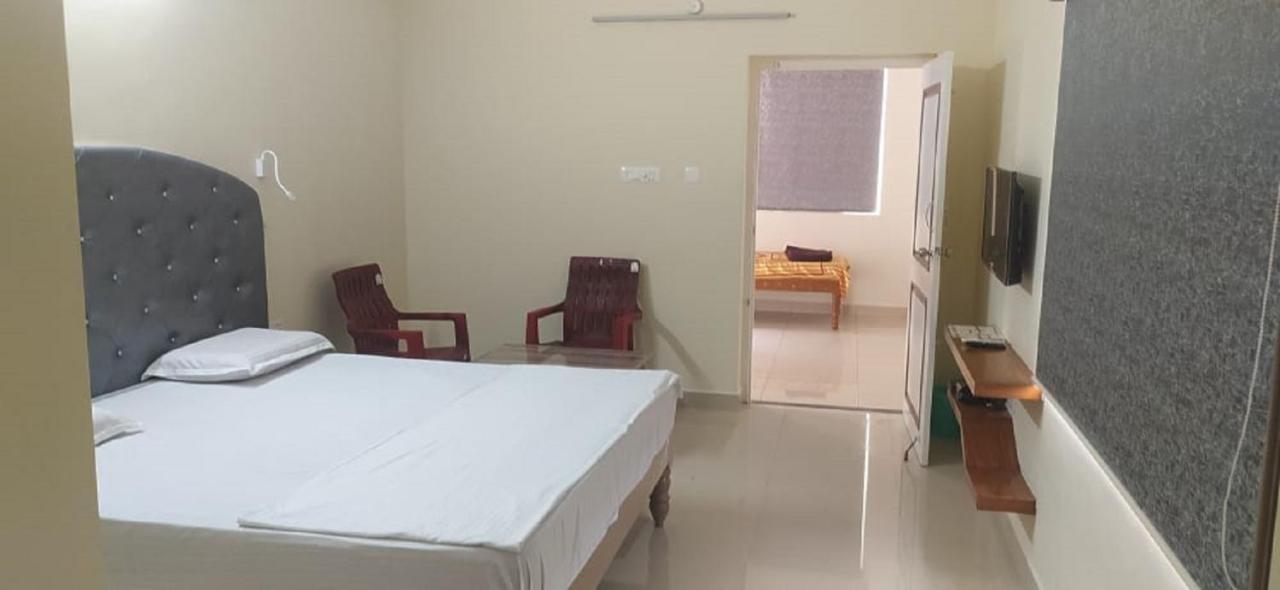 Srinivasa Hotel Tirupati Dış mekan fotoğraf