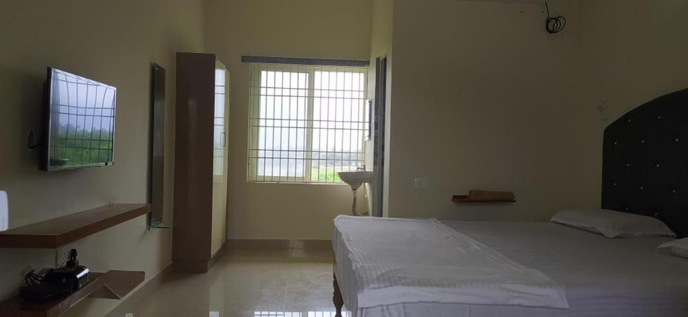 Srinivasa Hotel Tirupati Dış mekan fotoğraf