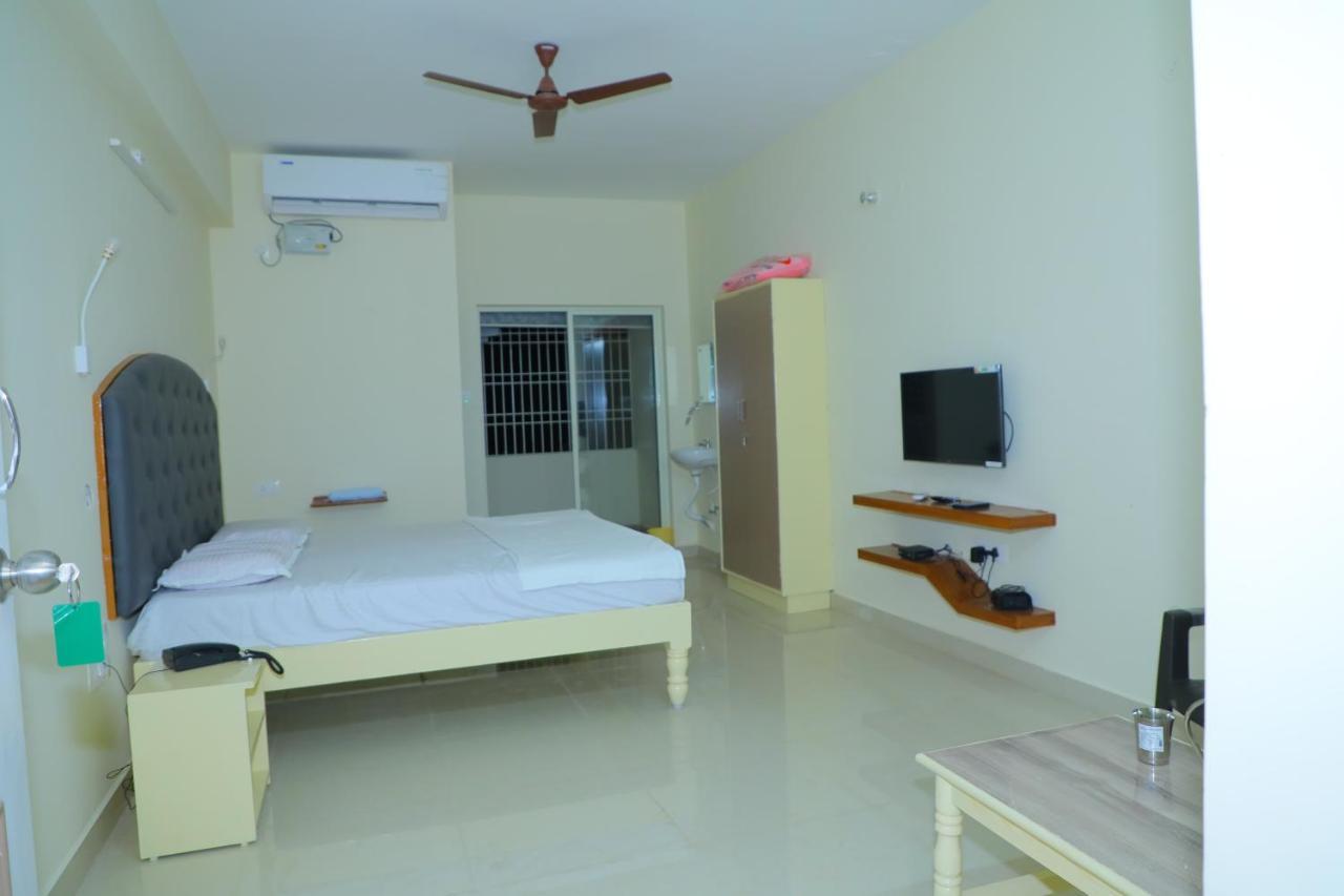 Srinivasa Hotel Tirupati Dış mekan fotoğraf