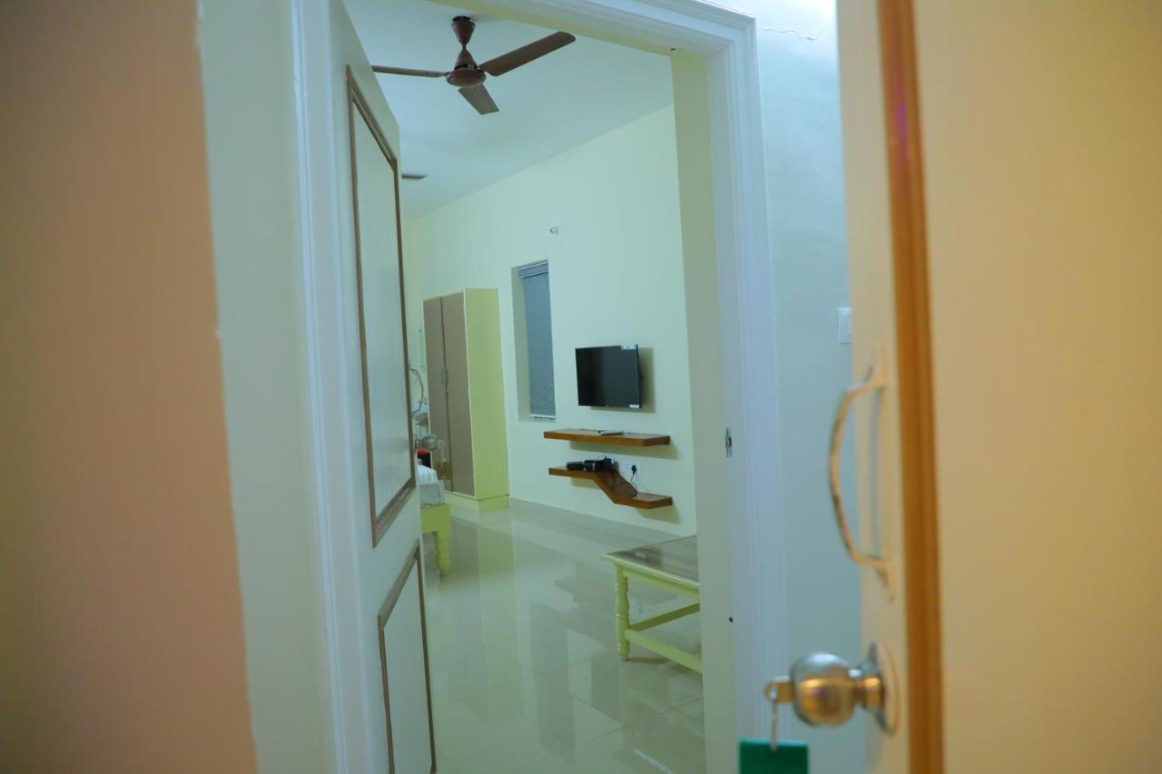 Srinivasa Hotel Tirupati Dış mekan fotoğraf