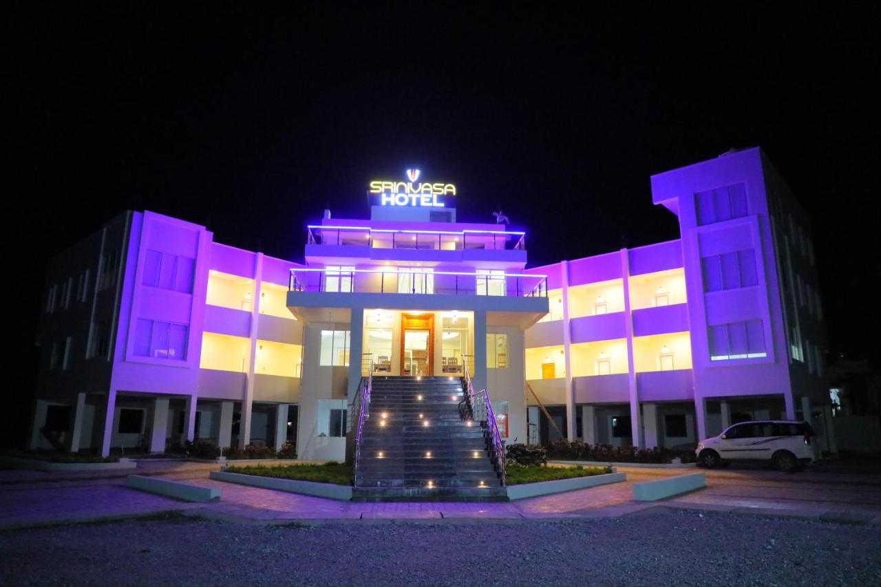 Srinivasa Hotel Tirupati Dış mekan fotoğraf