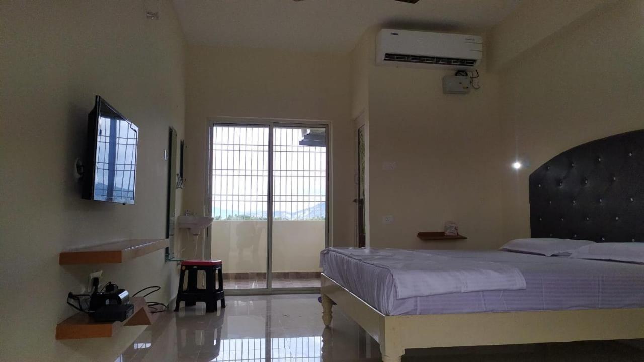 Srinivasa Hotel Tirupati Dış mekan fotoğraf