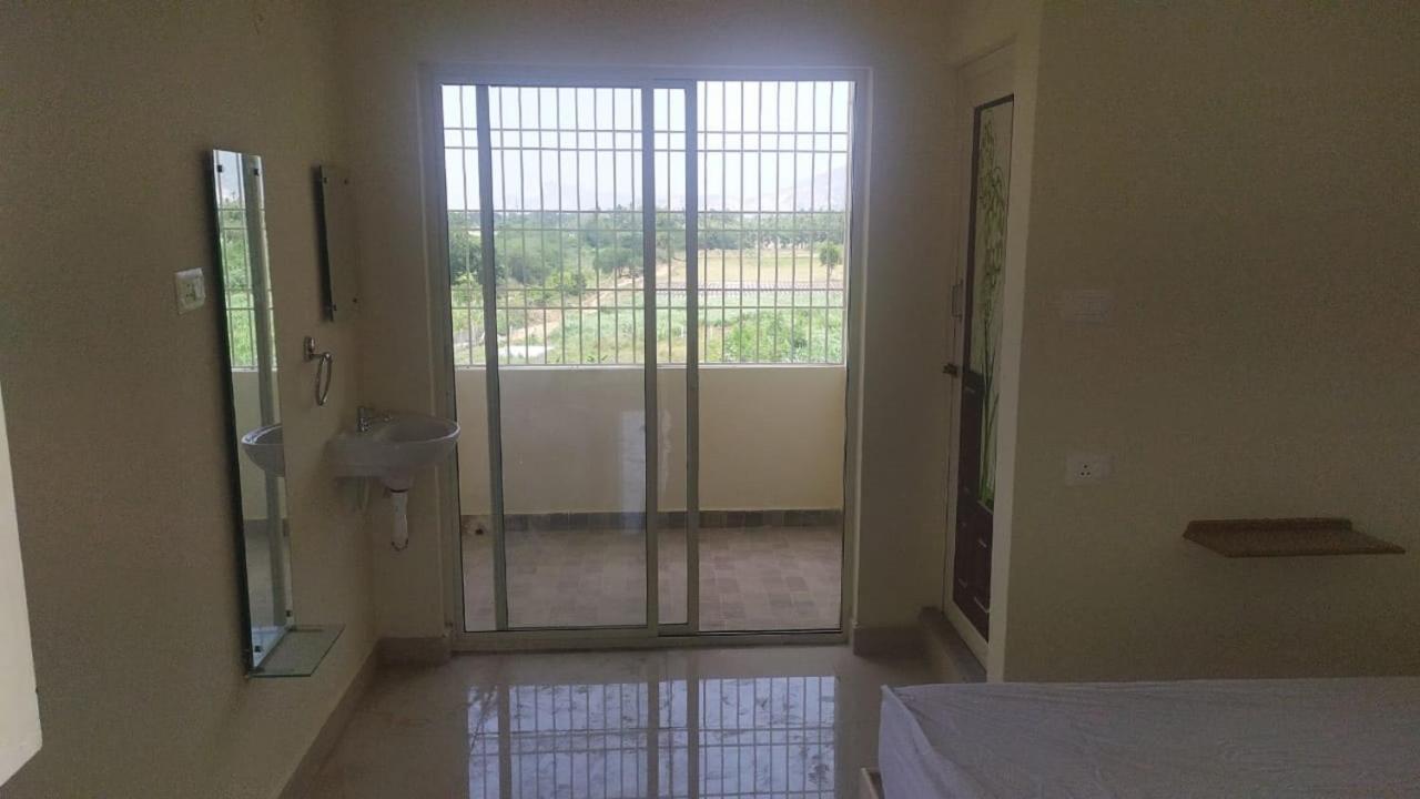 Srinivasa Hotel Tirupati Dış mekan fotoğraf