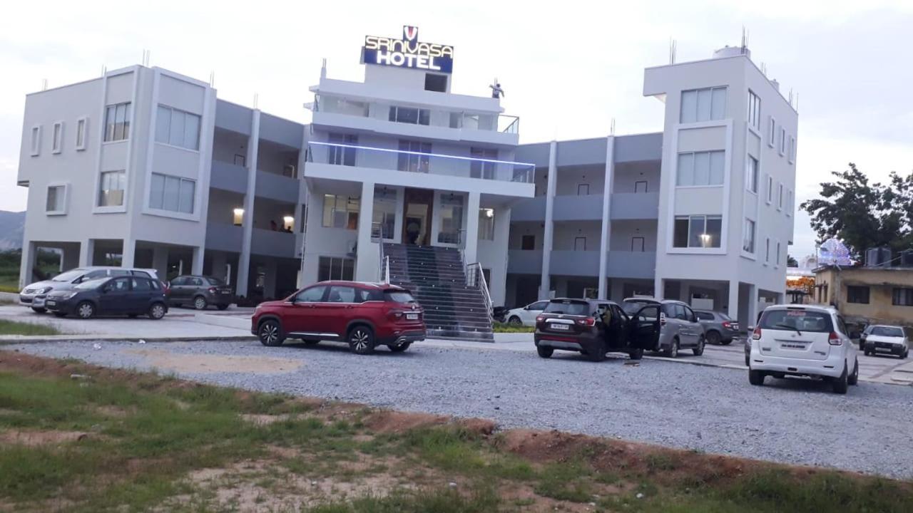 Srinivasa Hotel Tirupati Dış mekan fotoğraf