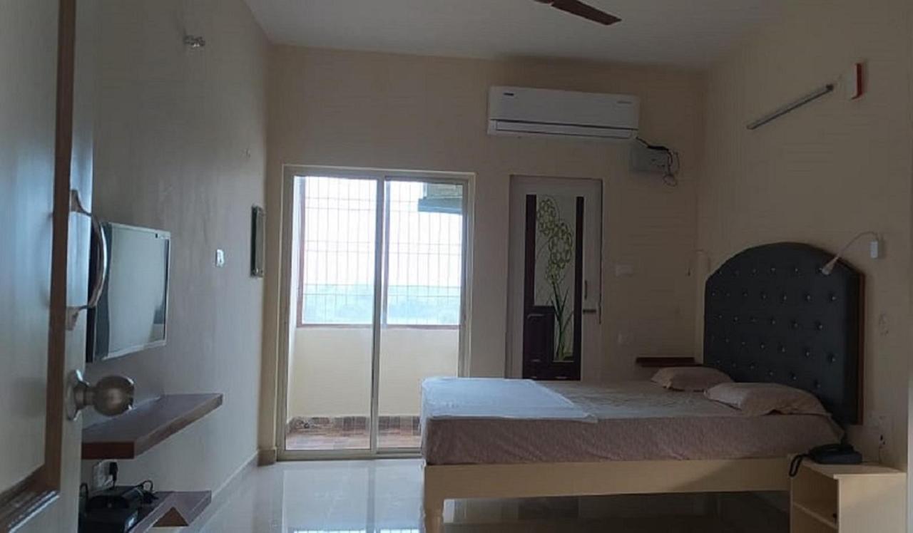 Srinivasa Hotel Tirupati Dış mekan fotoğraf