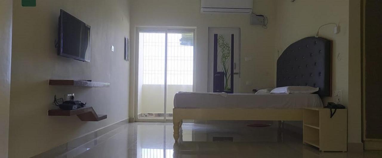 Srinivasa Hotel Tirupati Dış mekan fotoğraf