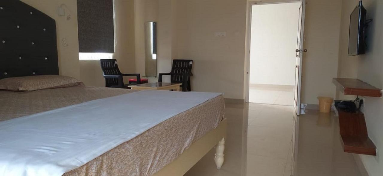Srinivasa Hotel Tirupati Dış mekan fotoğraf