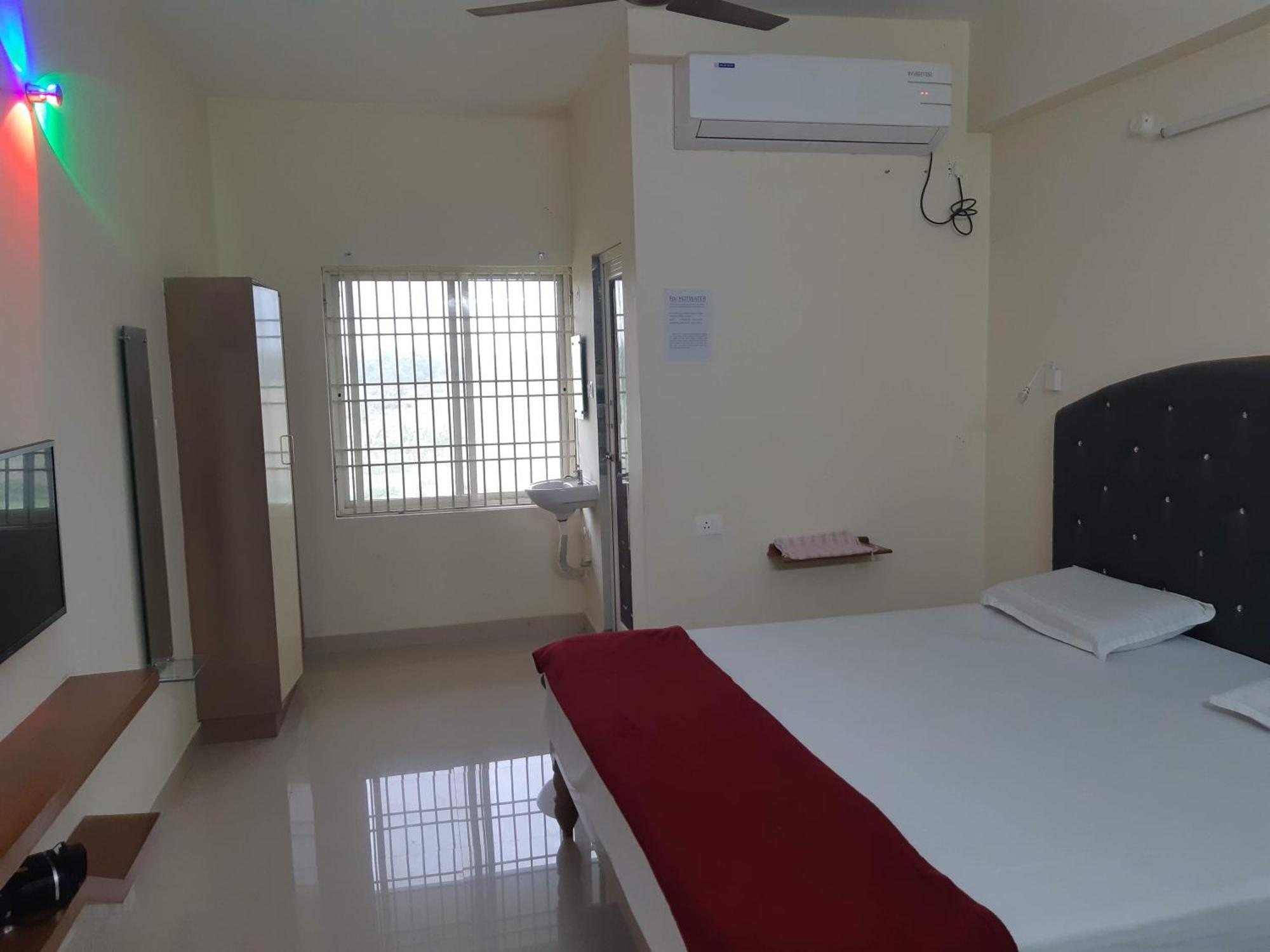 Srinivasa Hotel Tirupati Dış mekan fotoğraf