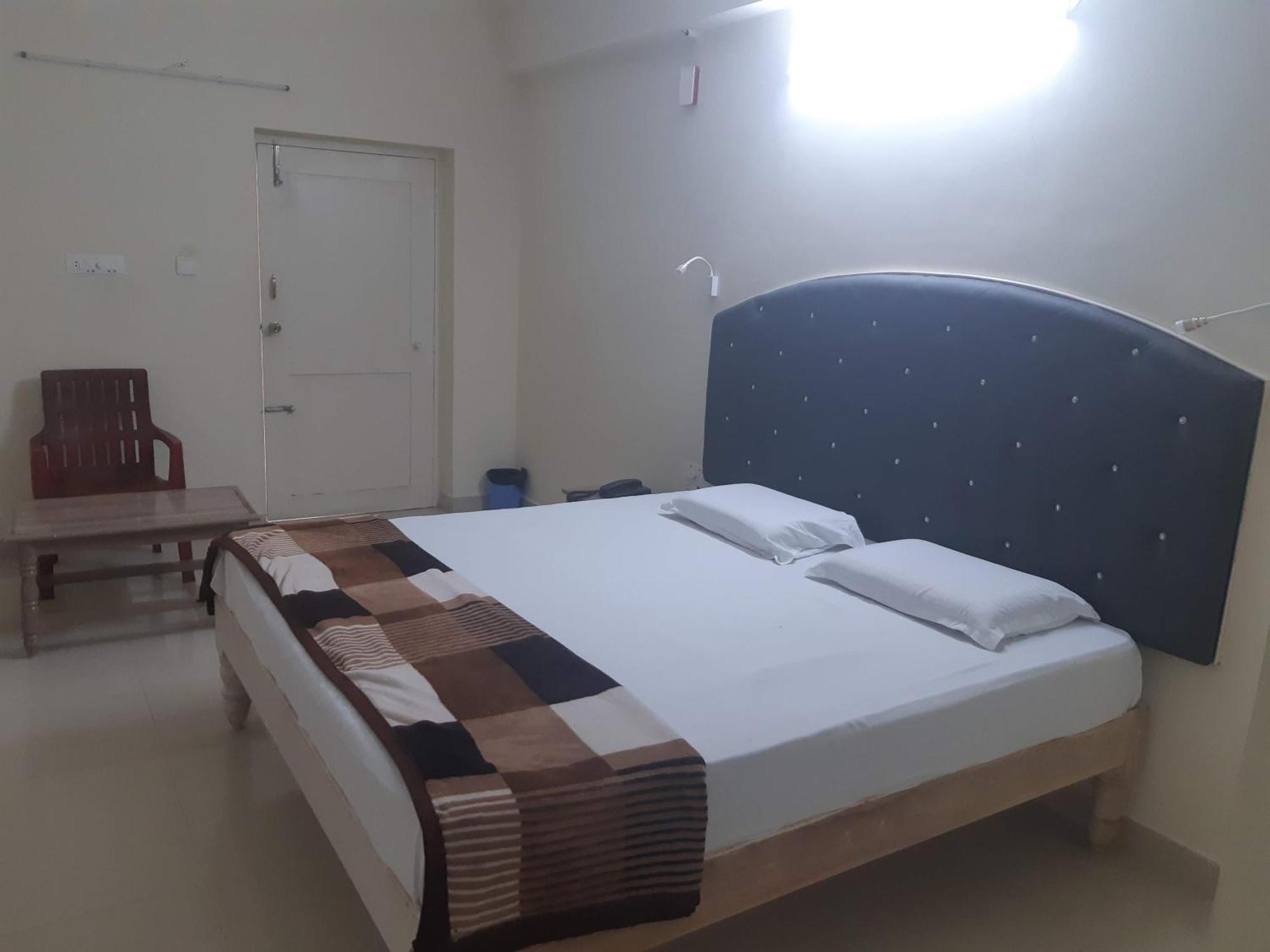 Srinivasa Hotel Tirupati Dış mekan fotoğraf